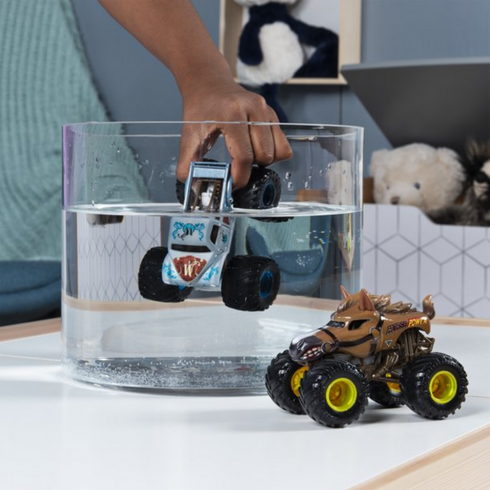 Monster Jam, Official Horse Power vs. Whiplash Colour-Changing Die-Cast Monster Trucks, 1:64 Scale
